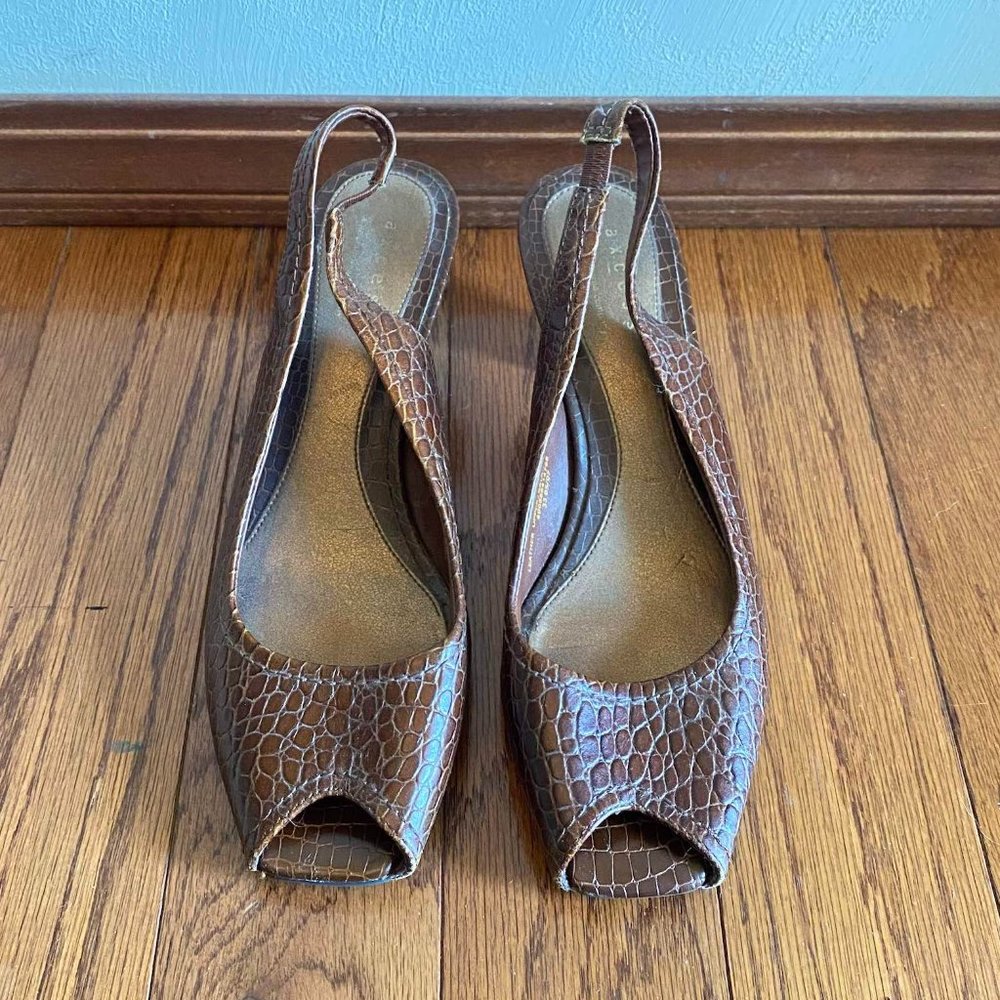 Axcess brown leather wedges